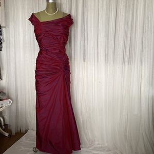 Vintage 1990’s elegant Tadashi ball/evening taffeta! Mermaid with a train